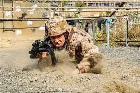 斯图加特训练开放日，今晨战术微调引欢呼，荷甲在即，年轻球员得到机会