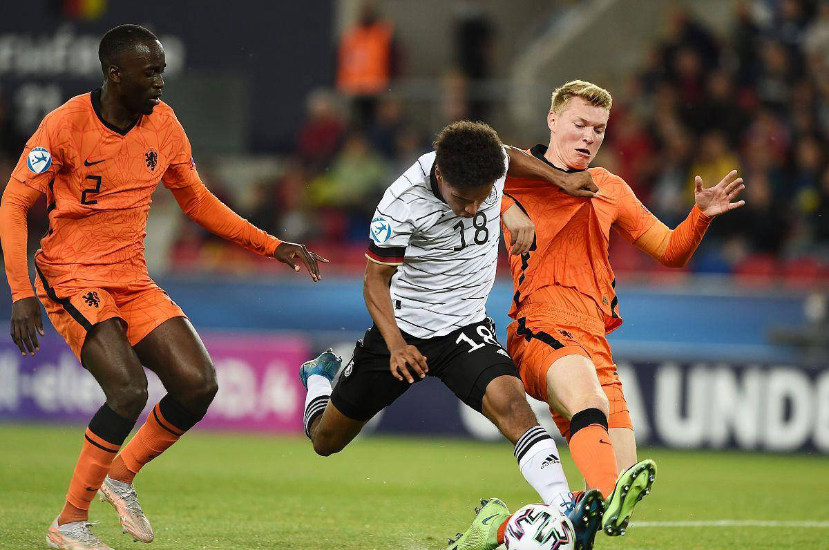 欧联窗口期再迎强敌，费耶诺德临场应变，主帅态度——信心回归，团队化学反应显著